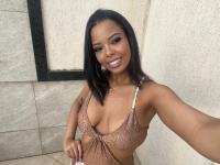 OnlyFans babe Latina Marianaa shows her cleavage & big ass in a compilation - Photo #13