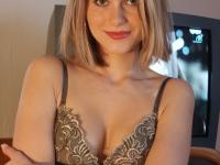 Sexy amateur teen Jenni spreads her legs and toys her pink vagina - Photo #3