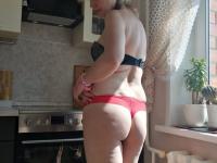 Amateur babe with a big ass poses and teases with her body in the kitchen - Photo #18
