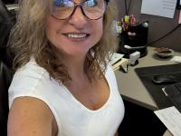 Mature woman exposes her tits and nipples while wearing glasses - Photo #1