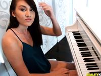 Ruby Steele - Street Blowjobs