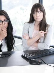 Alison Rey, Gina Valentina - Girls way