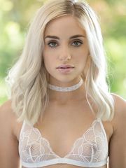 Naomi Woods - Vixen