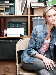 Emma Hix - Shoplyfter