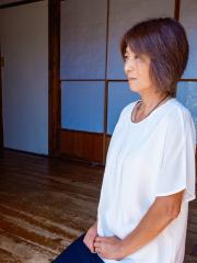 Asian granny Asami Fujiwara strips and facesits a guy on the floor