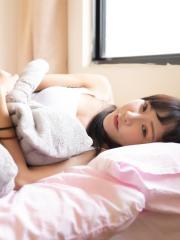 Sexy Asian masseuse Fei Fei gets fucked & takes a cumshot after giving head