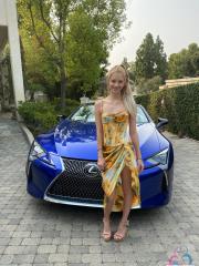 Amateur girlfriend Riley Star unveils her tits & plays with her twat in a car