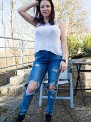 Solo girl Talia Amanda pulls out her knockers while wearing ripped jeans