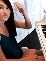 Ruby Steele - Street Blowjobs