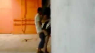 Türk yaşlı Karıyı ayakta