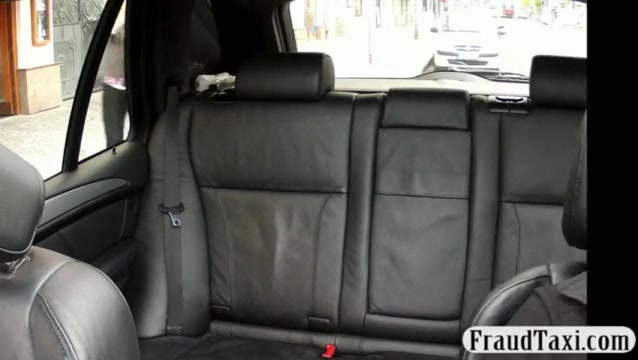 Amateur blonde pussy squirts in a taxi