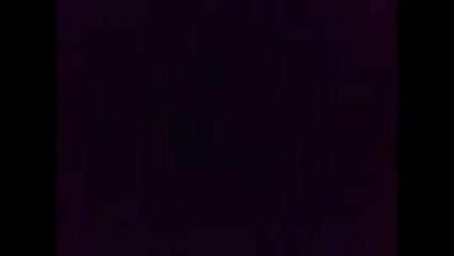 Arkadaşını sevgilisinin önünde sikiyor