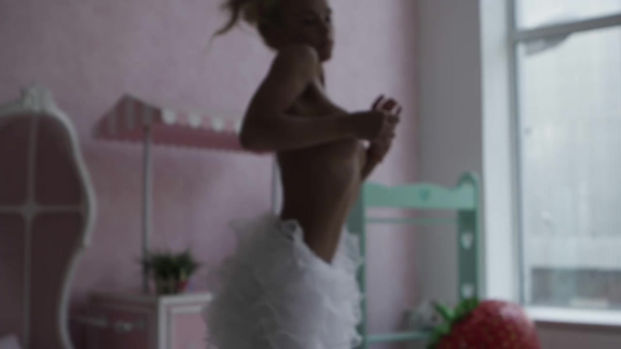 Blonde Russian Ballerina Has a Big Fuckin Berry