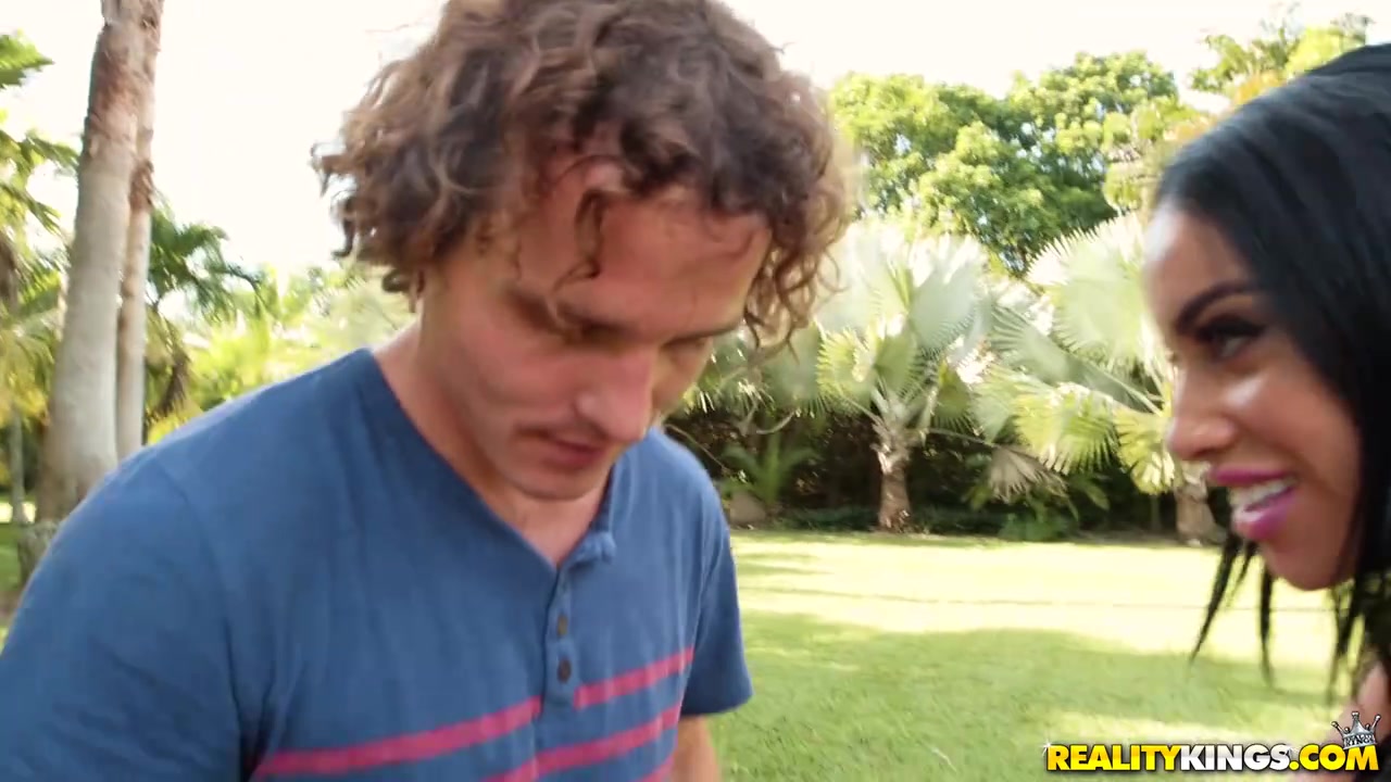 Black-haired Latina gets pounded in the park