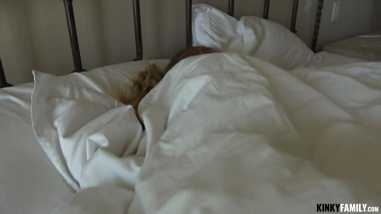 Skinny teeny gives head and pussy to her new stepbro