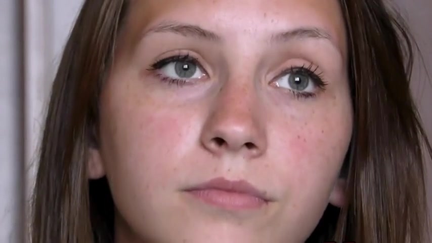 Slim, Czech teen is showing her perfectly shaved pussy to a guy who wants to fuck her