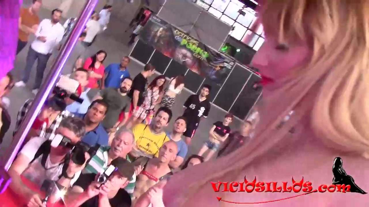 Lucia Fernandez got something way better than tips- a hard cock of Jesus Reyes inside her