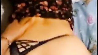 A操兄弟老婆婊子大喊要给兄弟戴绿帽子1
