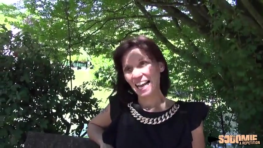 Emilie just got a divorce and decided to celebrate it with a dick inside her pussy