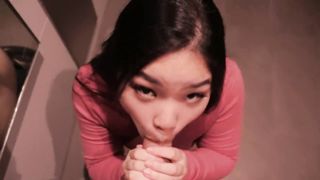 Hot Tinder Meet up Ends in a Public Bathroom for a Fuck - Lovingrosiex