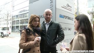 Random couple got an offer to have sex in front of the camera, for money
