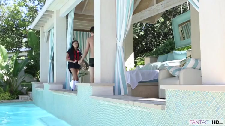 Sexy schoolgirl was eager to come home, because she wanted to fuck her handsome gardener