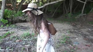 Elena Koshka is sucking cock free of any charge if she likes a guy who wanted it