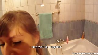 Lovley girl met an old friend and went to his place to have a quick sex