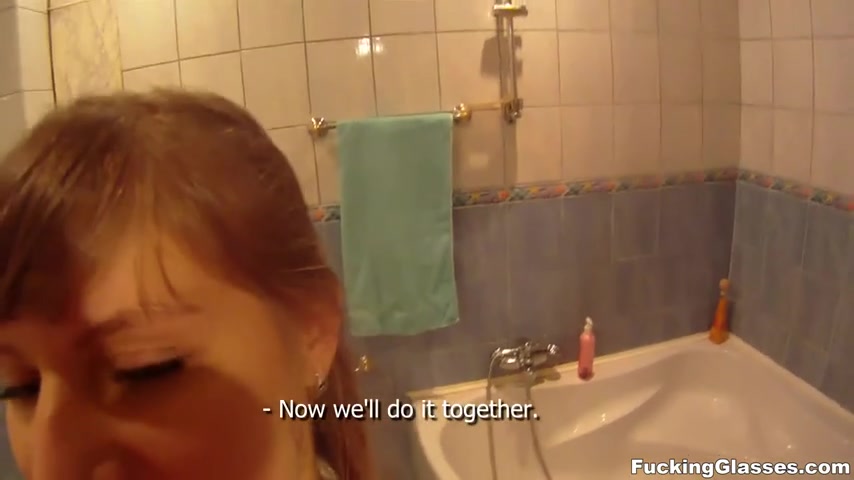 Lovley girl met an old friend and went to his place to have a quick sex