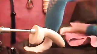 Jayda Diamonde is using her fuck machine in front of the web camera, just for fun