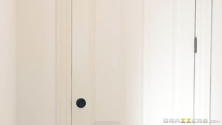 Blonde woman, Kayla Kayden got doublefucked until she started moaning and screaming while cumming