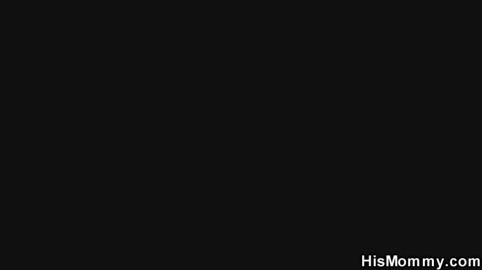 Horny mature lesbian seduces son's GF