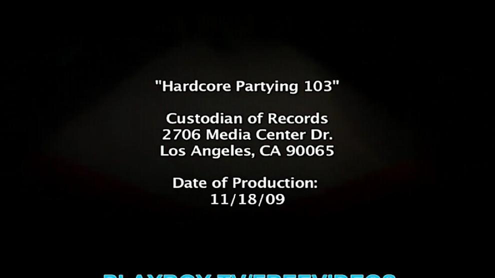 Full house college party turns into hardcore orgy