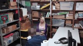 Teen thief tried to hide a stolen things and got smashed