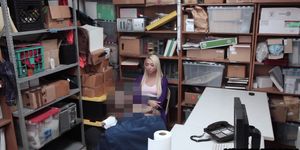 Teen thief tried to hide a stolen things and got smashed