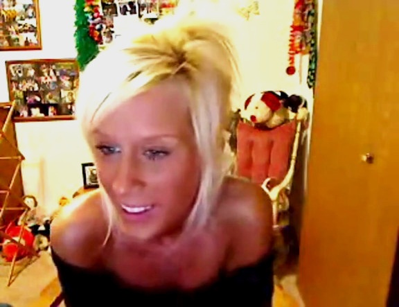 Very hot MILF show her atributes in webcam sh