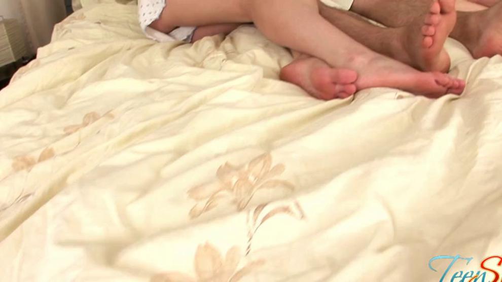 Babe gets her hairy twat tamed