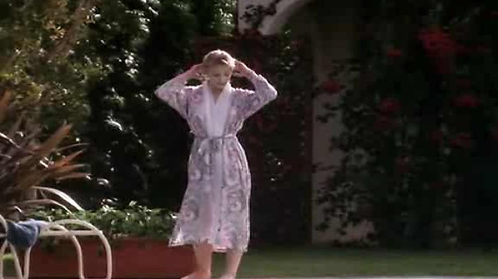 Shannon Tweed behaves indecently (3)