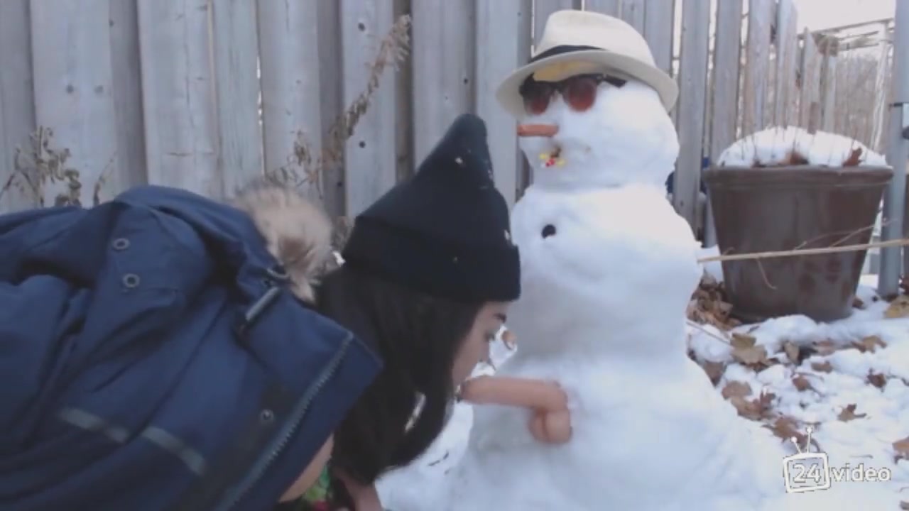 Girl fucks a snowman or snowman fucks girls