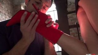 Hottie ends with cum on feet after hard anal