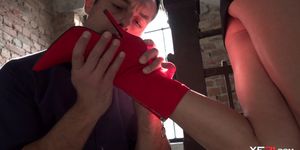 Hottie ends with cum on feet after hard anal