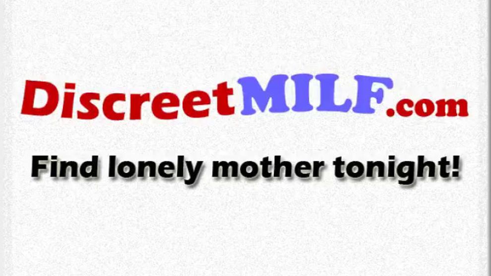 Mature MILF show her hairy pussy