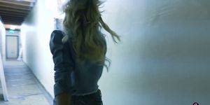 Pornstar blonde Jessa Rhodes loves a hard fuck on top