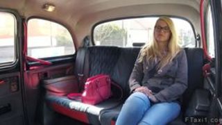 Fake taxi driver tastes blondes ass