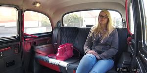 Fake taxi driver tastes blondes ass