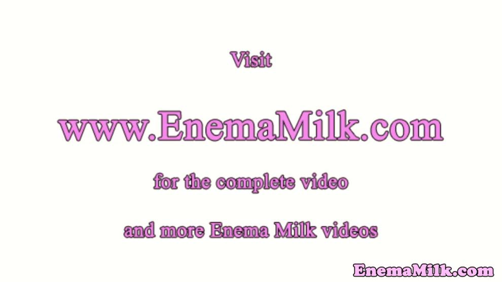 Colonique loving blonde ass squirts milk