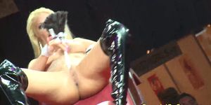 SCANDALONSTAGE - flexi babe shows all on public stage