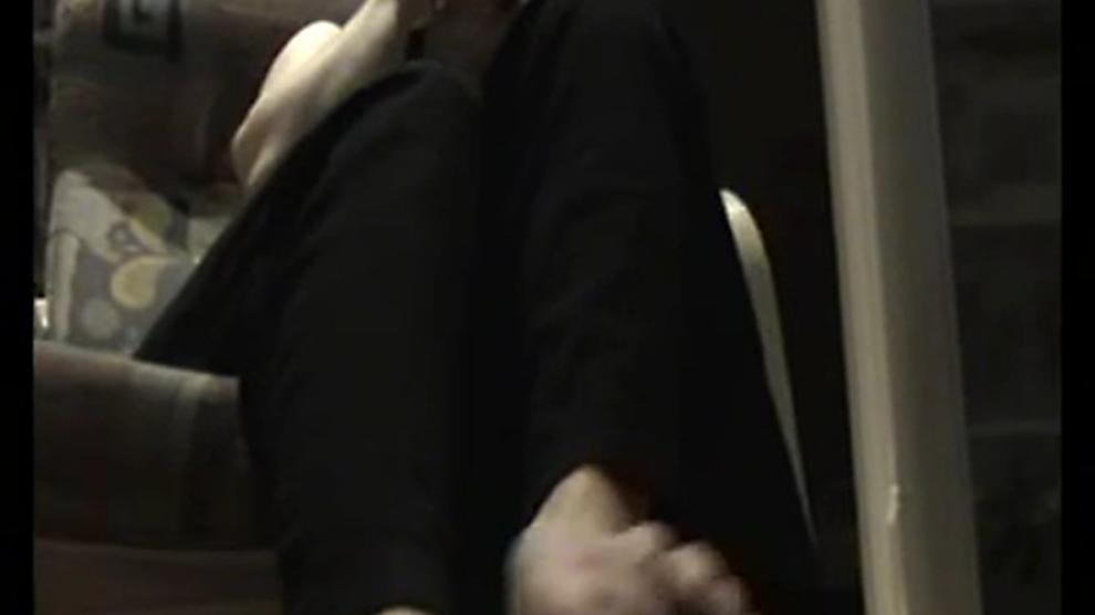 Asian women's Toes rubs the Cum out while on the Phone