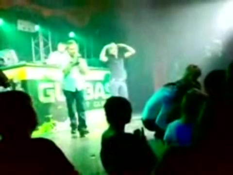Boquete no palco na frente da galera