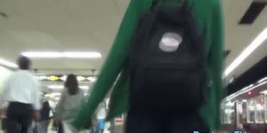 Sexy asian pissing in public